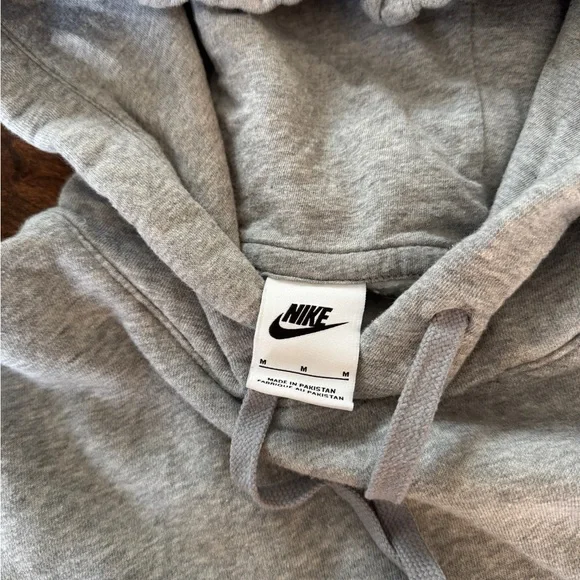 Nike Men's Light Gray Pullover Hoodie - Picture 2 of 2